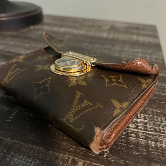 Vintage Louis Vuitton Koala wallet - Picture 2 of 10